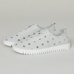 Cut-Out Paw Print Casual Sneakers